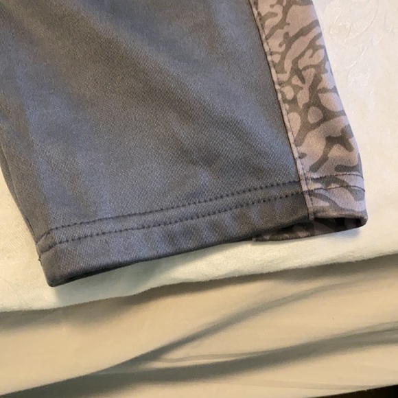 Boys Nike sweatpants size 4-5 yrs. - Picture 3 of 5